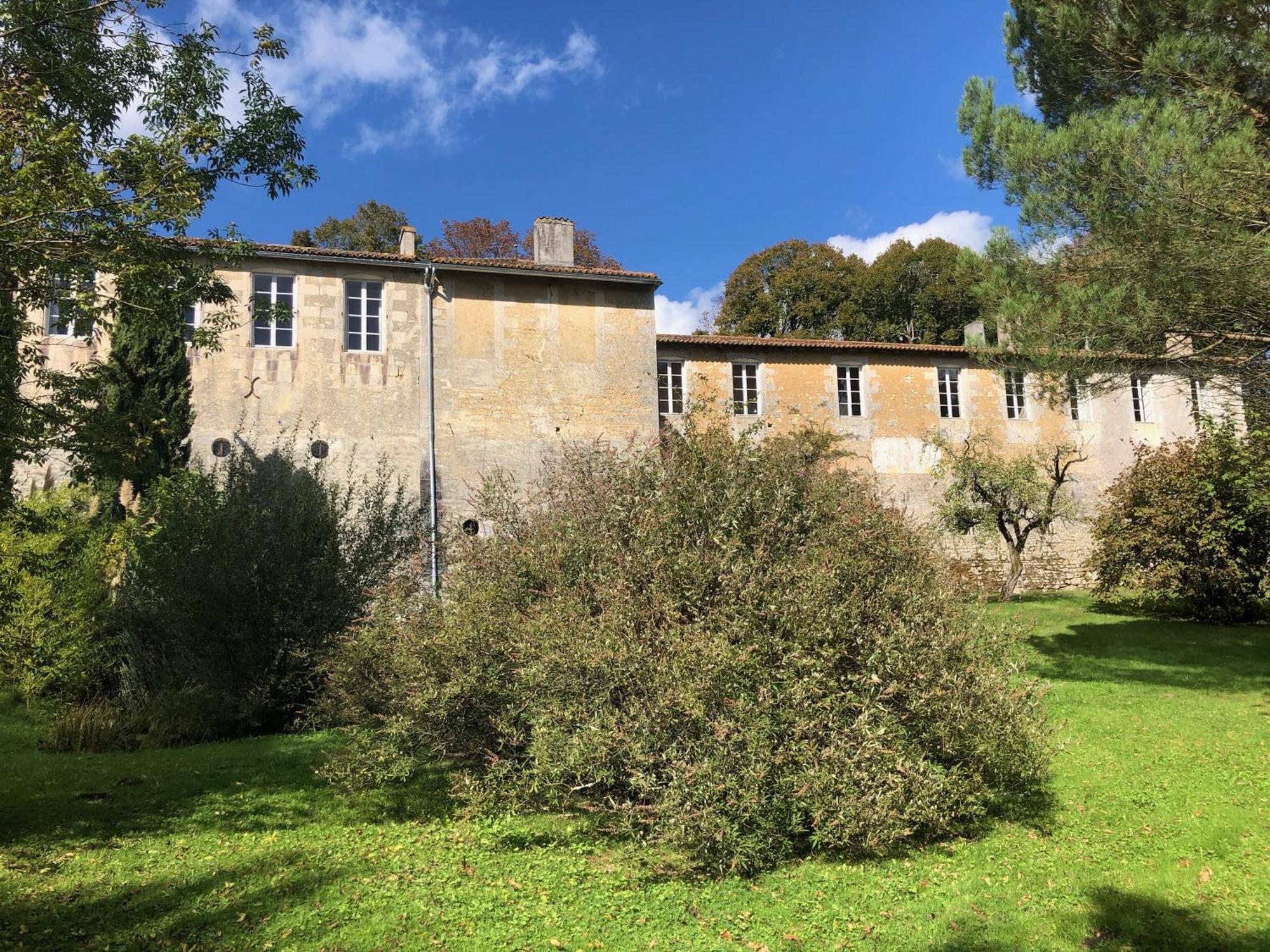 Logis Des Chauvins - Gite Cote Parc Villa Port-dʼEnvaux Exterior foto